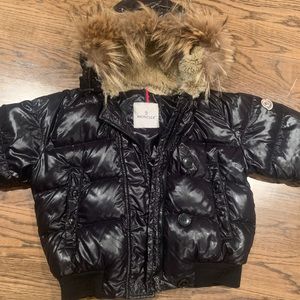 MONCLER PUFFER JACKET (short) W/ FUR HOOD